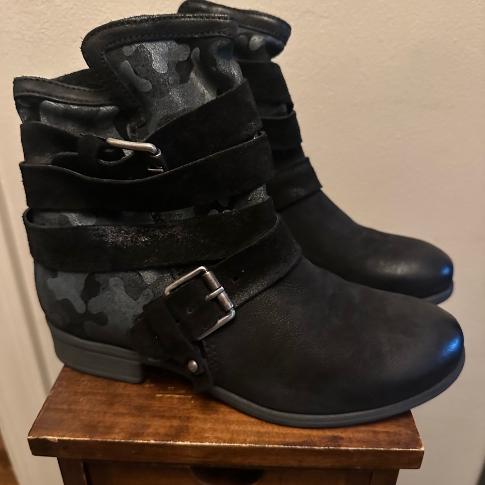 Black Camouflage Ankle Boots